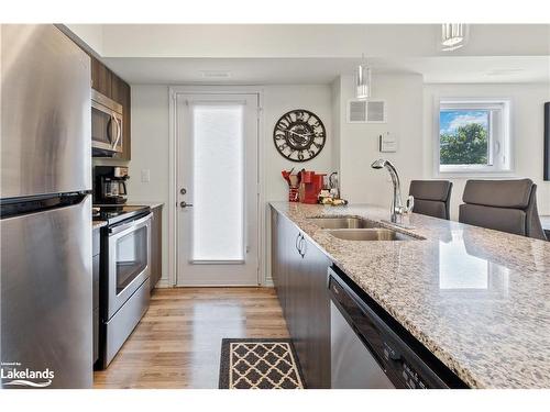 101-4 Anchorage Crescent, Collingwood, ON - Indoor Photo Showing Kitchen With Double Sink With Upgraded Kitchen