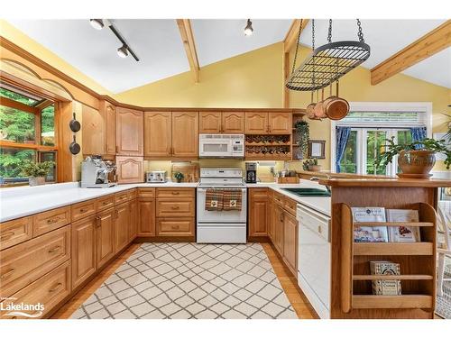 4467 & 4475 Kawagama Lake Road, Dorset, ON - Indoor Photo Showing Kitchen