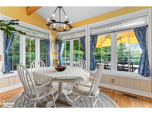 4467 & 4475 Kawagama Lake Road, Dorset, ON - Indoor Photo Showing Dining Room