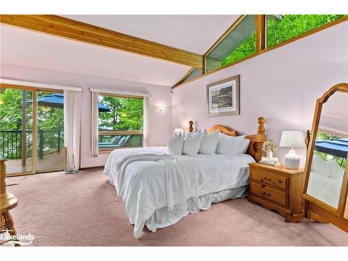 4467 & 4475 Kawagama Lake Road, Dorset, ON - Indoor Photo Showing Bedroom