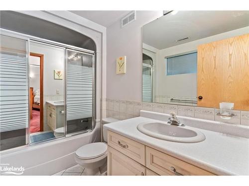 4467 & 4475 Kawagama Lake Road, Dorset, ON - Indoor Photo Showing Bathroom