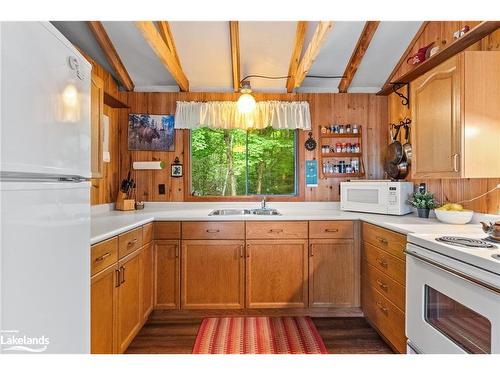 4467 & 4475 Kawagama Lake Road, Dorset, ON - Indoor Photo Showing Kitchen With Double Sink