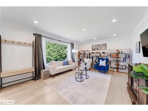 61 William St E, Caledon, ON - Indoor Photo Showing Living Room