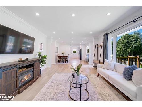 61 William St E, Caledon, ON - Indoor Photo Showing Living Room