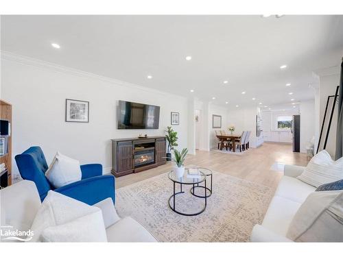 61 William St E, Caledon, ON - Indoor Photo Showing Living Room