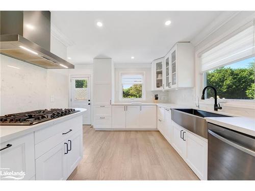 61 William St E, Caledon, ON - Indoor Photo Showing Kitchen With Upgraded Kitchen