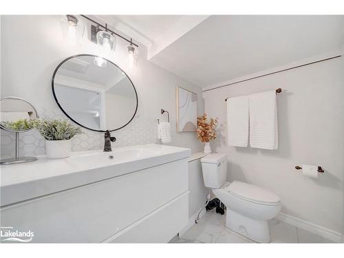 61 William St E, Caledon, ON - Indoor Photo Showing Bathroom