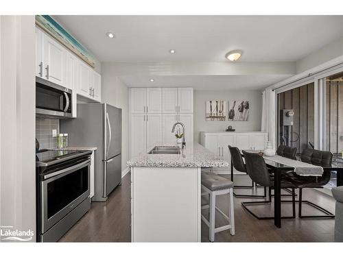 44 Carrick Trail, Gravenhurst, ON - Indoor Photo Showing Kitchen With Double Sink With Upgraded Kitchen