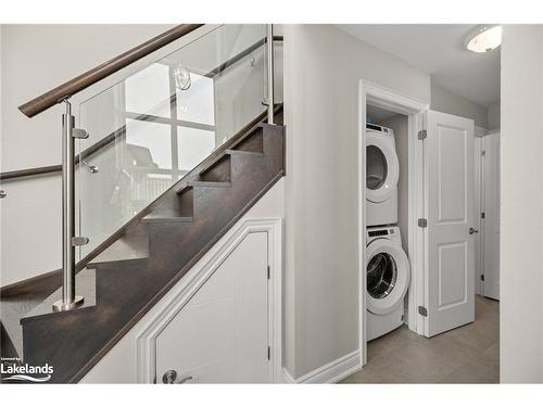 44 Carrick Trail, Gravenhurst, ON - Indoor Photo Showing Laundry Room