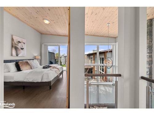 44 Carrick Trail, Gravenhurst, ON - Indoor Photo Showing Bedroom