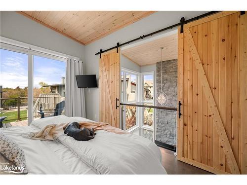 44 Carrick Trail, Gravenhurst, ON - Indoor Photo Showing Bedroom