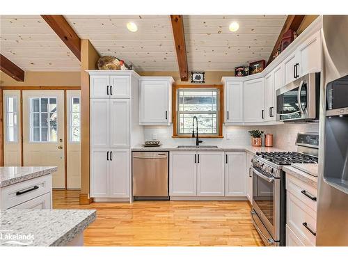 47 Blackburn Avenue, Nottawa, ON - Indoor Photo Showing Kitchen With Stainless Steel Kitchen With Upgraded Kitchen