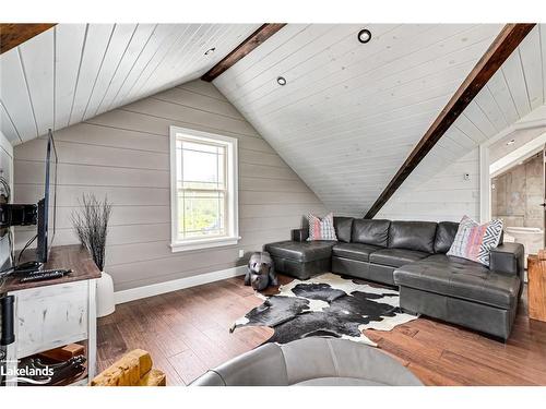 47 Blackburn Avenue, Nottawa, ON - Indoor Photo Showing Living Room