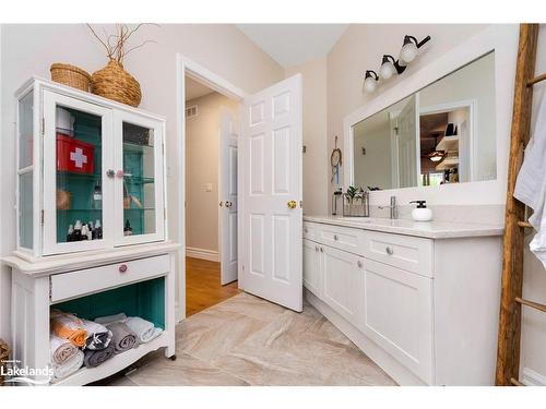 230 Napier Street, Collingwood, ON - Indoor Photo Showing Bathroom