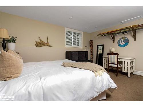 230 Napier Street, Collingwood, ON - Indoor Photo Showing Bedroom