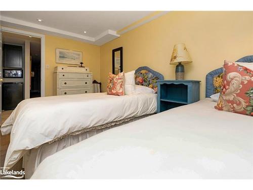 230 Napier Street, Collingwood, ON - Indoor Photo Showing Bedroom