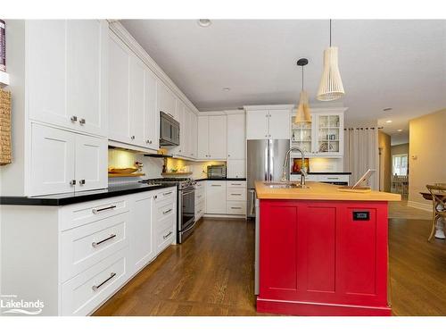 230 Napier Street, Collingwood, ON - Indoor Photo Showing Kitchen With Upgraded Kitchen