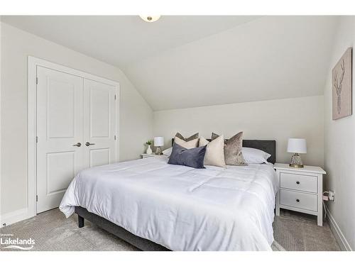 133 Red Pine Street, The Blue Mountains, ON - Indoor Photo Showing Bedroom