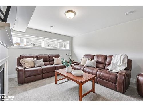 133 Red Pine Street, The Blue Mountains, ON - Indoor Photo Showing Living Room