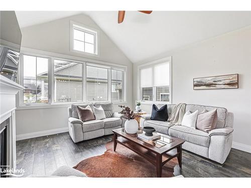 133 Red Pine Street, The Blue Mountains, ON - Indoor Photo Showing Living Room