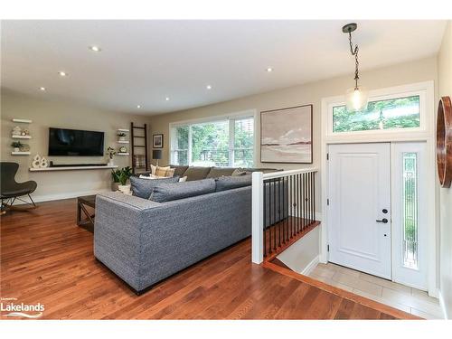 7714 36/37 Nottawasaga Sideroad, Nottawa, ON - Indoor Photo Showing Living Room