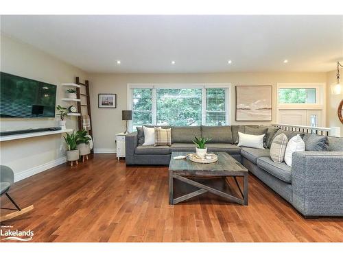 7714 36/37 Nottawasaga Sideroad, Nottawa, ON - Indoor Photo Showing Living Room