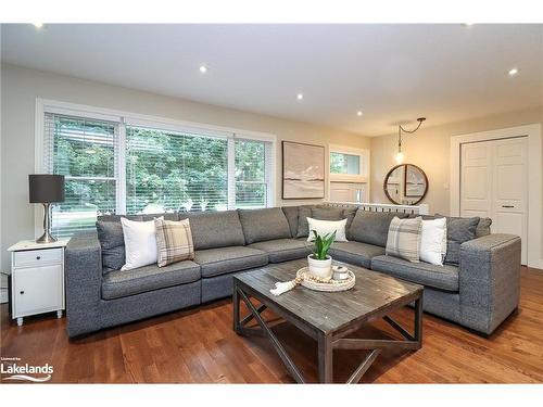 7714 36/37 Nottawasaga Sideroad, Nottawa, ON - Indoor Photo Showing Living Room