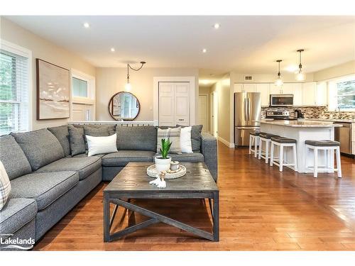 7714 36/37 Nottawasaga Sideroad, Nottawa, ON - Indoor Photo Showing Living Room