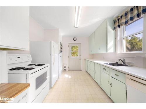 19 Marion Avenue, Parry Sound, ON - Indoor Photo Showing Kitchen