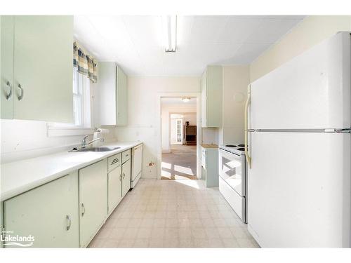 19 Marion Avenue, Parry Sound, ON - Indoor Photo Showing Kitchen