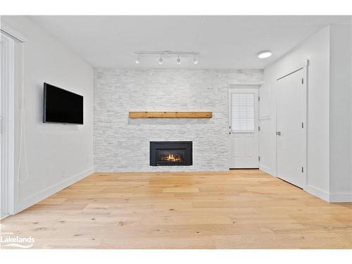 34-17 Dawson Drive, Collingwood, ON - Indoor With Fireplace