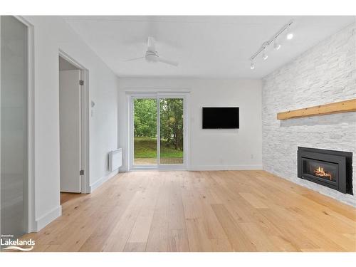 34-17 Dawson Drive, Collingwood, ON - Indoor Photo Showing Living Room With Fireplace