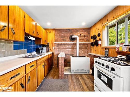 32 Bunny Trail, Mcdougall, ON - Indoor Photo Showing Kitchen With Double Sink