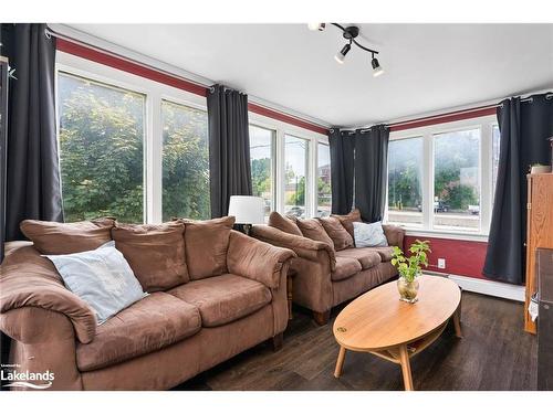 73 Coldwater Street E, Orillia, ON - Indoor Photo Showing Living Room