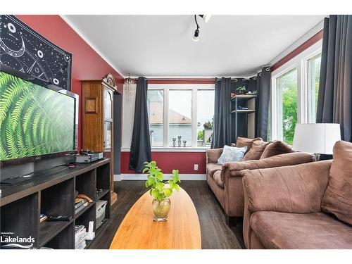 73 Coldwater Street E, Orillia, ON - Indoor Photo Showing Living Room