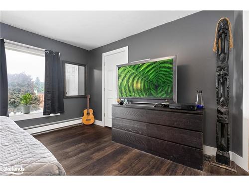 73 Coldwater Street E, Orillia, ON - Indoor Photo Showing Bedroom