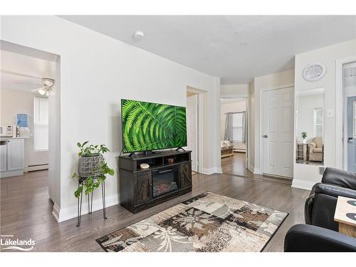 73 Coldwater Street E, Orillia, ON - Indoor Photo Showing Living Room