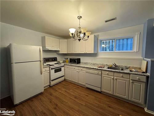 51 Smallman Drive, Wasaga Beach, ON - Indoor Photo Showing Kitchen