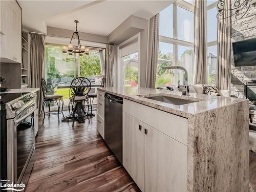 34 Carrick Trail, Gravenhurst, ON - Indoor Photo Showing Kitchen With Upgraded Kitchen