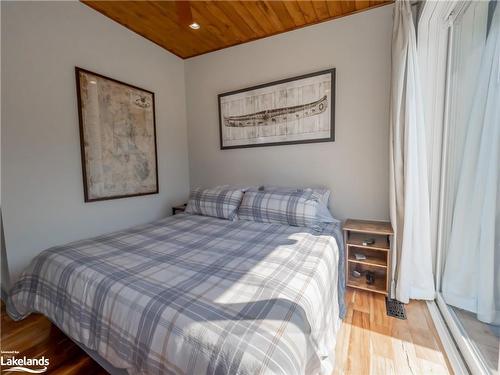 34 Carrick Trail, Gravenhurst, ON - Indoor Photo Showing Bedroom