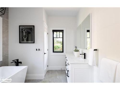 176 Fifth Street, Collingwood, ON - Indoor Photo Showing Bathroom