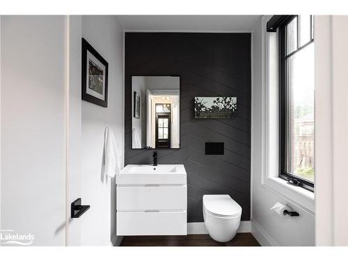 176 Fifth Street, Collingwood, ON - Indoor Photo Showing Bathroom