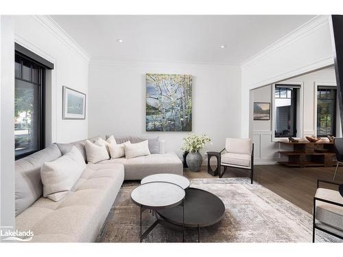 176 Fifth Street, Collingwood, ON - Indoor Photo Showing Living Room