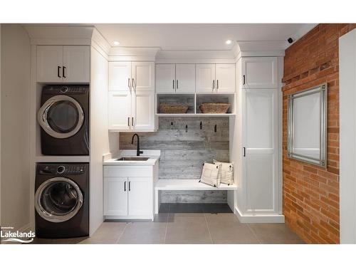 176 Fifth Street, Collingwood, ON - Indoor Photo Showing Laundry Room