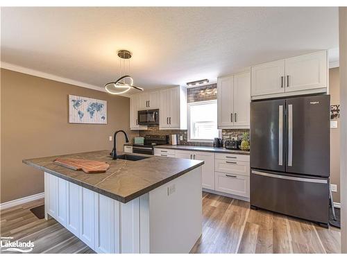 18 Lankin Avenue, Bracebridge, ON - Indoor Photo Showing Kitchen