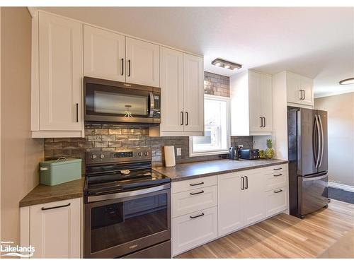 18 Lankin Avenue, Bracebridge, ON - Indoor Photo Showing Kitchen