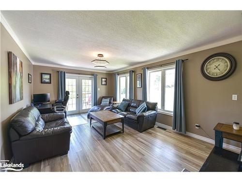 18 Lankin Avenue, Bracebridge, ON - Indoor Photo Showing Living Room