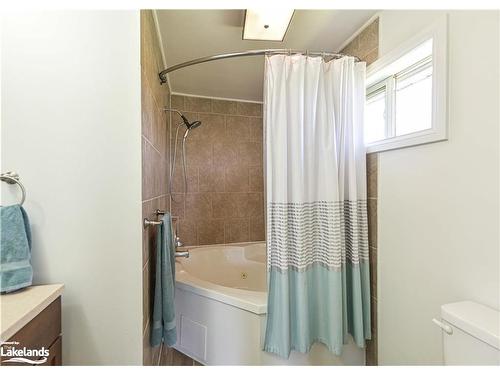 18 Lankin Avenue, Bracebridge, ON - Indoor Photo Showing Bathroom