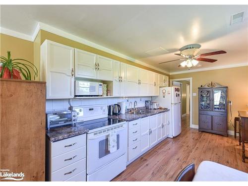 18 Lankin Avenue, Bracebridge, ON - Indoor Photo Showing Kitchen