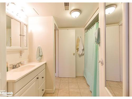 18 Lankin Avenue, Bracebridge, ON - Indoor Photo Showing Bathroom